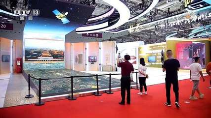 从绘画小白蜕变国画大师，你只需5秒 — 文博会数字创意展里的奇妙5秒奇迹